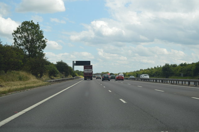 M1, southbound © N Chadwick cc-by-sa/2.0 :: Geograph Britain and Ireland