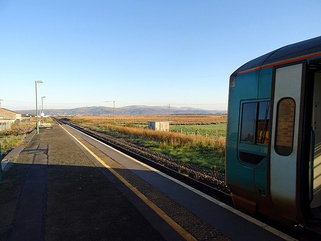 Train at Borth station © John Lucas :: Geograph Britain and Ireland