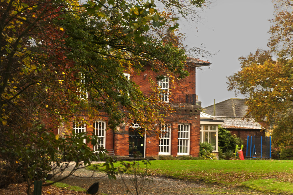 Warton Hall © Ian Greig cc-by-sa/2.0 :: Geograph Britain and Ireland