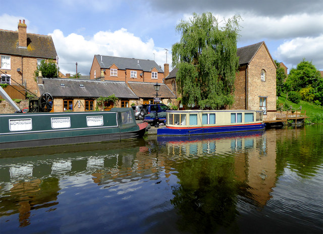 Moorings and apartments in Stourport,... © Roger Kidd :: Geograph ...