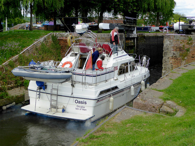 Wide lock into Stourport Basin, Worcestershire