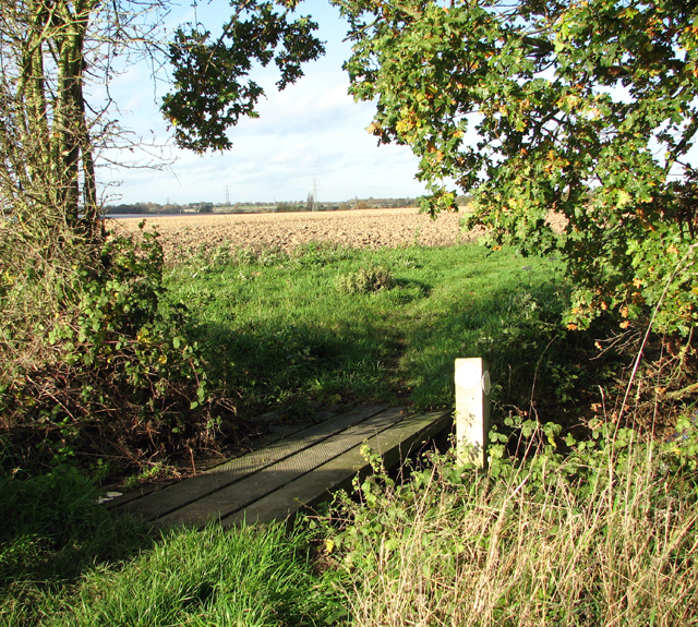 Plank bridge taking the footpath over a... © Evelyn Simak cc-by-sa/2.0 ...