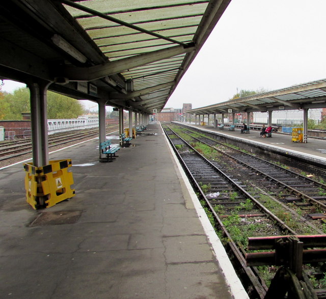 Platform 6 at Shrewsbury railway station © Jaggery cc-by-sa/2.0 ...