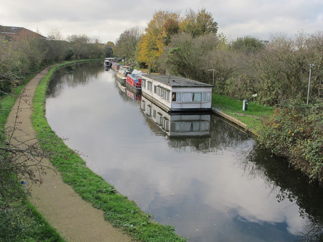 Permanent moorings, Paddington Branch canal, in Hillingdon