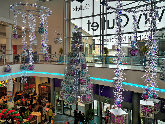 Christmas Decorations, Lowry Outlet Mall © David Dixon ccbysa/2.0