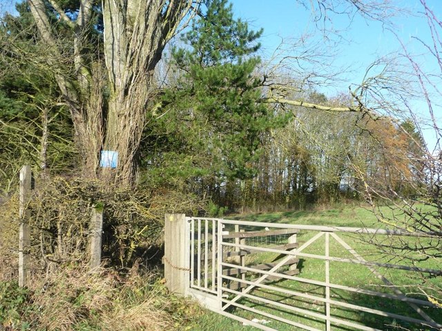 Public footpath sign and gate, north side of New Road