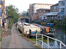 TQ3383 : Regent's Canal west of Kingsland Road by Robin Webster