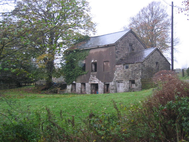 Disused Mill, Trecastle © Chris Andrews cc-by-sa/2.0 :: Geograph ...