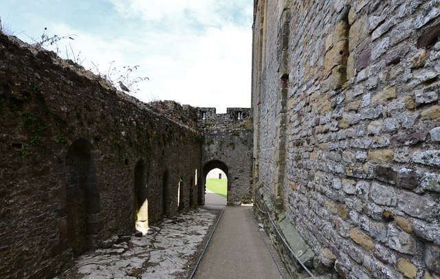 Chepstow Castle: The gallery looking towards the entrance to the middle bailey