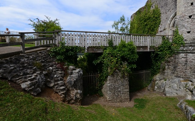 Chepstow Castle: The bridge into the upper barbican
