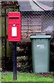 Queen Elizabeth II postbox near the northern edge of Stonehouse