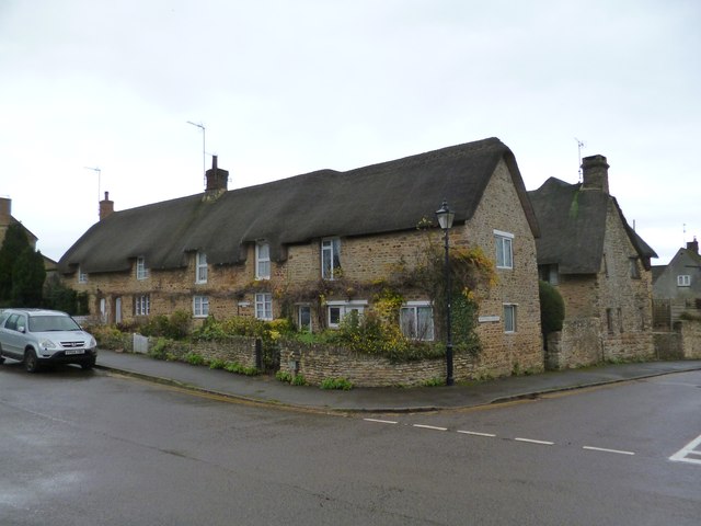 King's Sutton Cottages