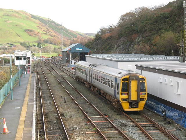 Machynlleth Station, Looking East © Stephen Craven :: Geograph Britain ...