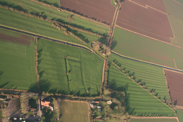 Saltfleetby St. Peter, old church of St. Peter and moated site: aerial 2015