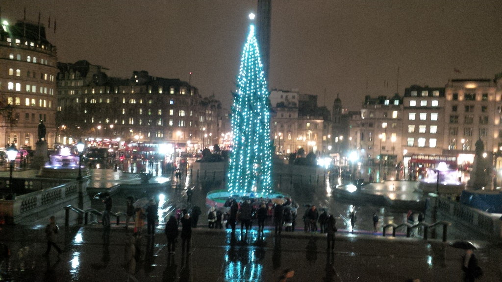 Norwegian Christmas tree in Trafalgar... © Roger Davies cc-by-sa/2.0 ...