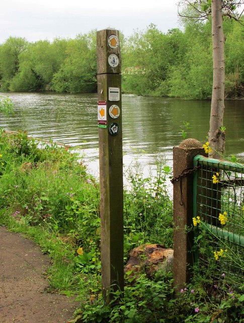 Waymarker post by the River Severn, Stourport-on-Severn