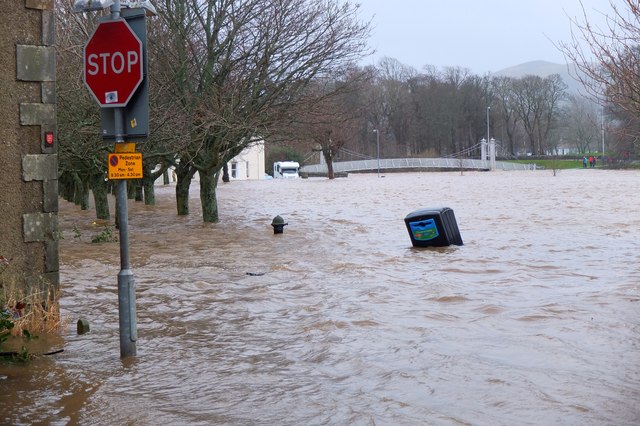 Flooding across Tweed Green, Peebles (4) © Jim Barton cc-by-sa/2.0 ...