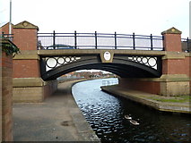 SJ3492 : Vauxhall Bridge, Leeds and Liverpool Canal by Mr Biz