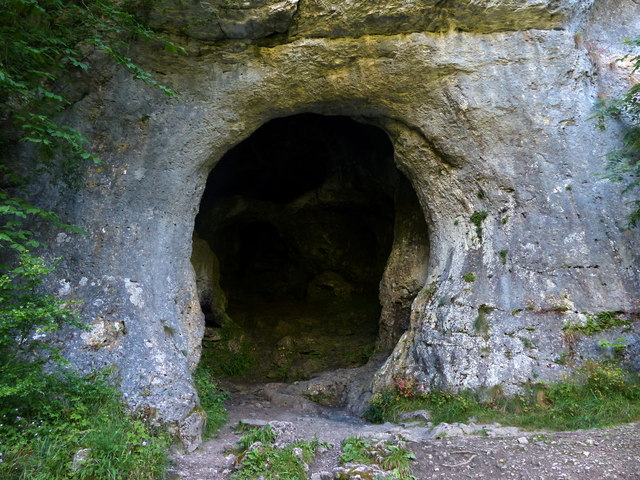 Cave at Dove Holes in Dovedale © Mat Fascione cc-by-sa/2.0 :: Geograph ...