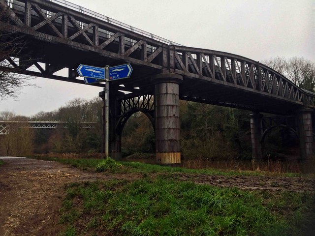 Former railway bridge crosses the River Don