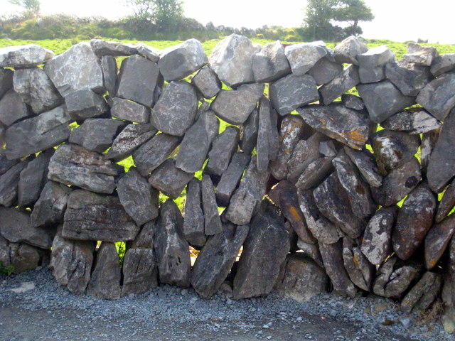 Dry stone wall at Poulnebrone