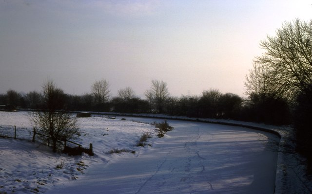Frozen canal at Ansty, 1981