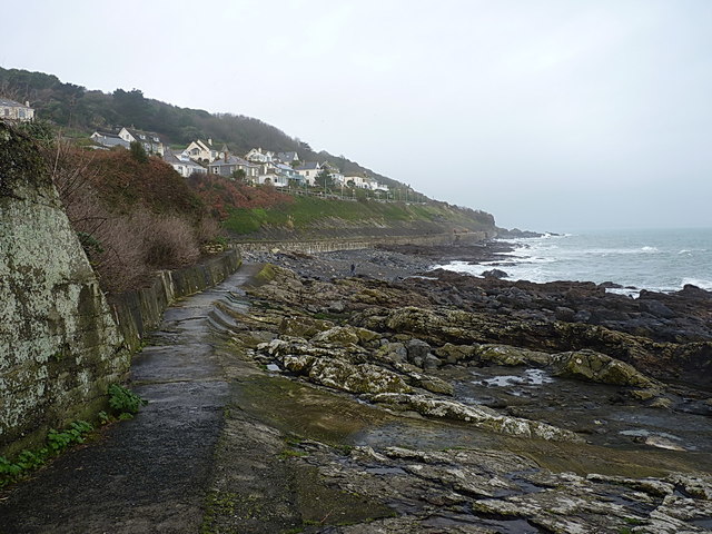 Shoreline rocks and a narrow path at Tavis Vor