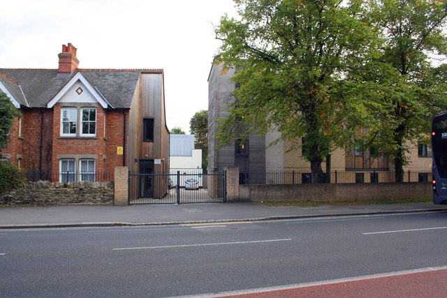 Entrance to 'Dorset House' from London Road, next to #60 London Road