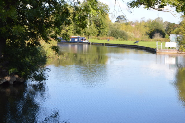 River Kennet joins the canal