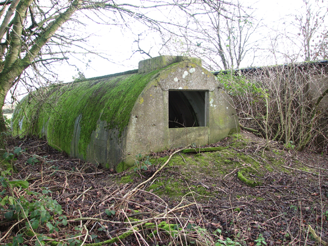 a-stanton-air-raid-shelter-evelyn-simak-cc-by-sa-2-0-geograph