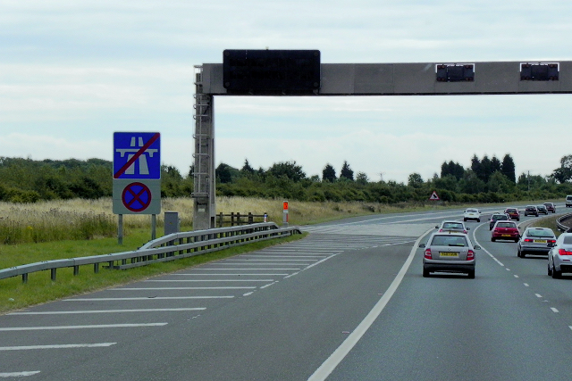 End of Motorway Sign, Southbound A1(M)... © David Dixon cc-by-sa/2.0 ...