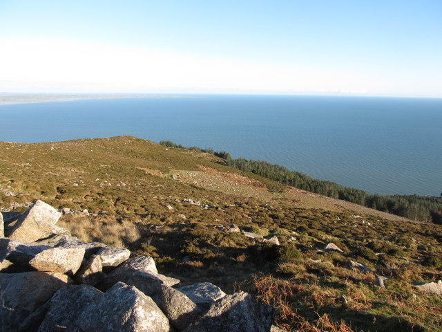 The boulder strewn south-eastern slope of the Drinneevar  Ridge