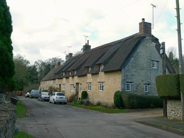 Thatched cottages on Pudding Bag Lane