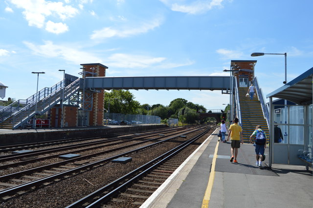 Footbridge, Paddock Wood Station © N Chadwick cc-by-sa/2.0 :: Geograph ...