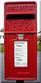 TA2270 : Close up, Elizabeth II postbox on South Sea Road, Flamborough by JThomas