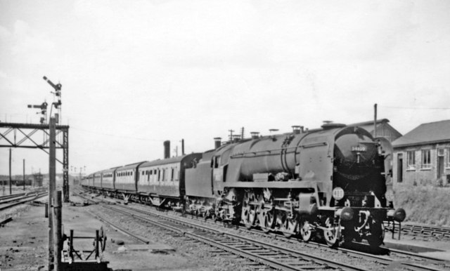 Poole - Sheffield express entering... © Ben Brooksbank :: Geograph ...