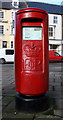TA1866 : Elizabeth II postbox on Queen Street, Bridlington by JThomas