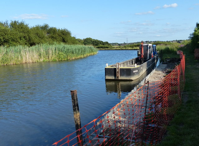 Rebuilding the bank of the Trent & Mersey Canal
