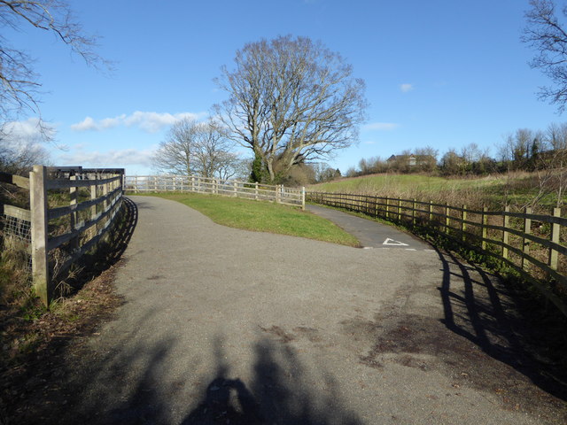 Path to Darts Farm from the Exe... © Sarah Charlesworth cc-by-sa/2.0 ...