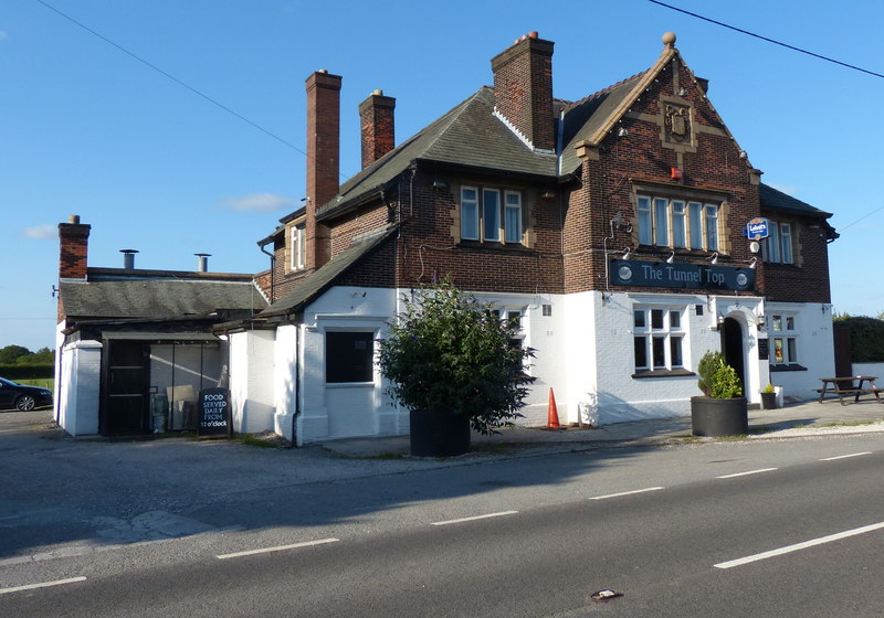 The Tunnel Top public house © Mat Fascione cc-by-sa/2.0 :: Geograph ...