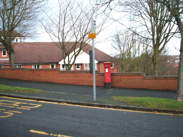 Bus stop and Elizabeth II postbox on Sea Cliff Road, Scarborough
