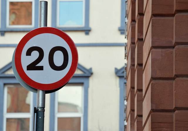 20 mph speed limit sign, Library Street, Belfast (February 2016)