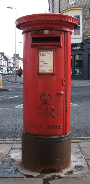 Elizabeth II postbox on Victoria Road, Scarborough