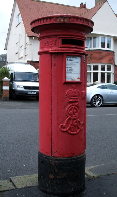 Edward VII postbox on Holbeck Hill, Scarborough