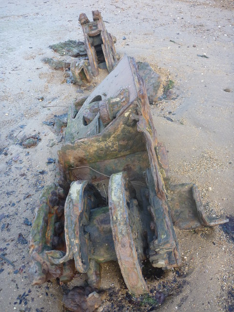 Coastal East Lothian : Mystery Object On Spike Island Sands (Big End)