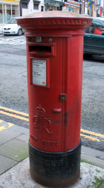 George VI postbox on Newborough, Scarborough