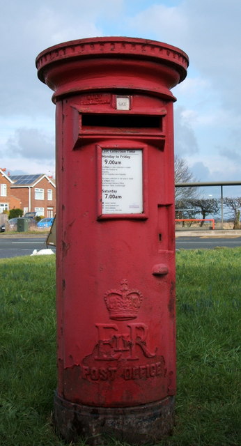 Elizabeth II postbox on Sea View Drive