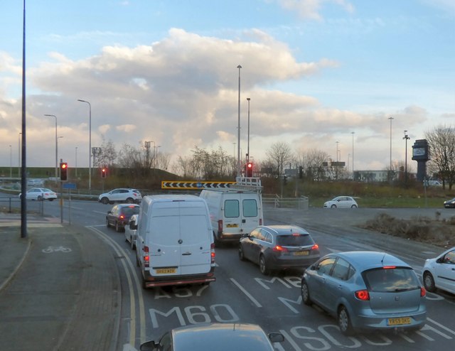 Approaching Denton roundabout © Gerald England cc-by-sa/2.0 :: Geograph ...