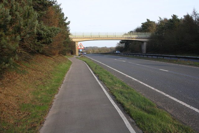 A40 cycle lane approaching Hill Farm overbridge