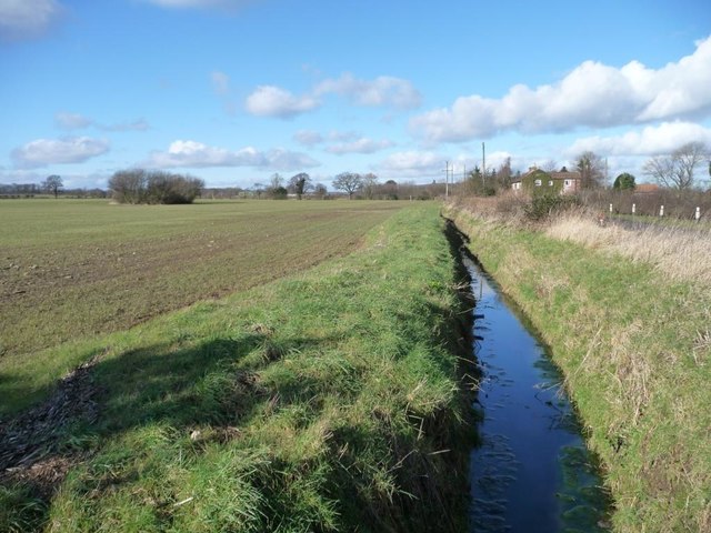 Drain along a field boundary at Norton... © Christine Johnstone cc-by ...